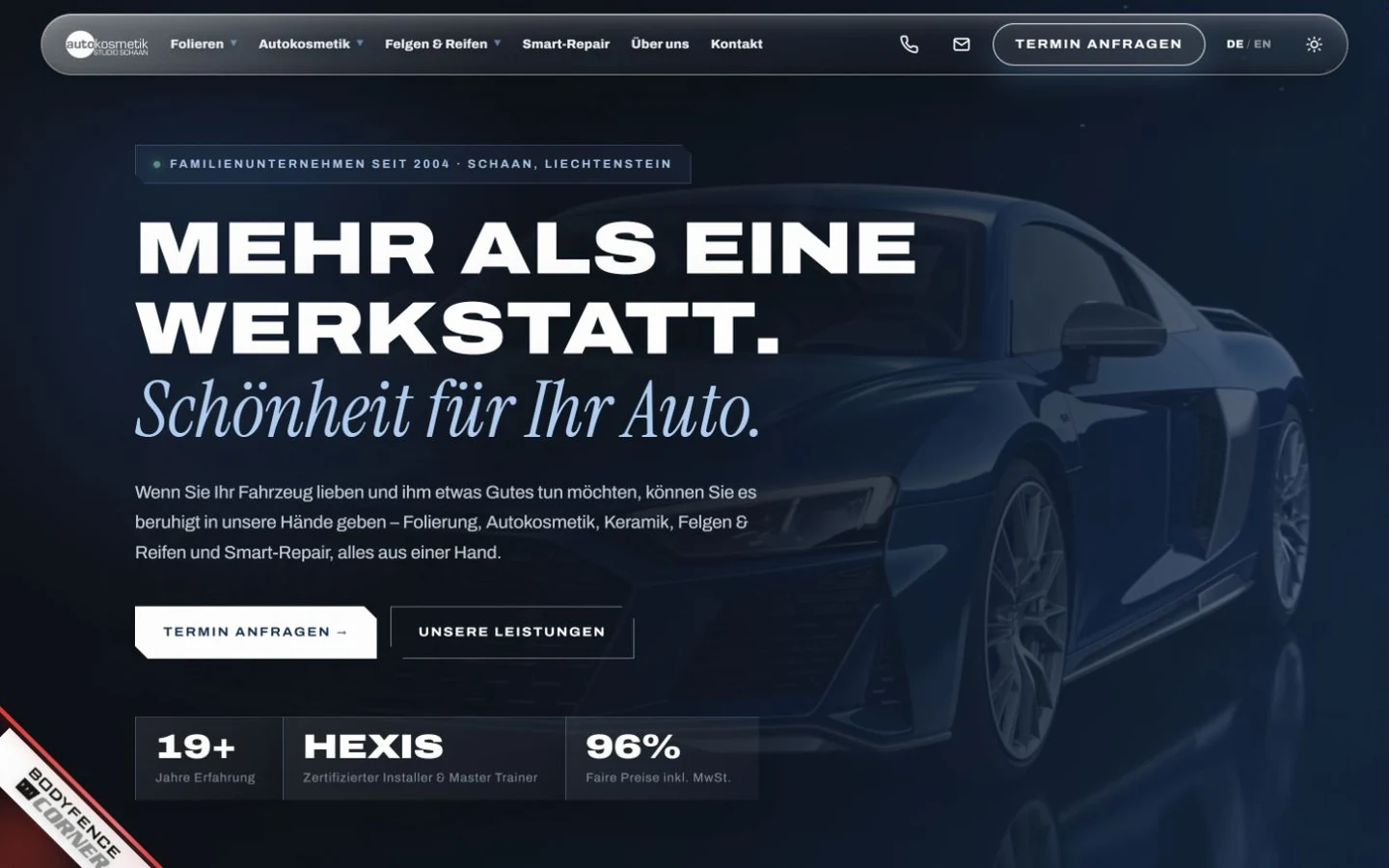 Startseite des Autokosmetik Studios Schaan mit Navigation und Fahrzeug-Hero